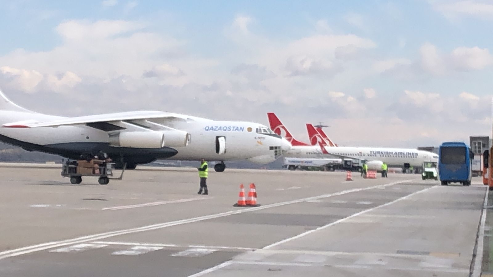 Самолет с казахстанскими спасателями благополучно приземлился в Турции в городе Газиантеп.