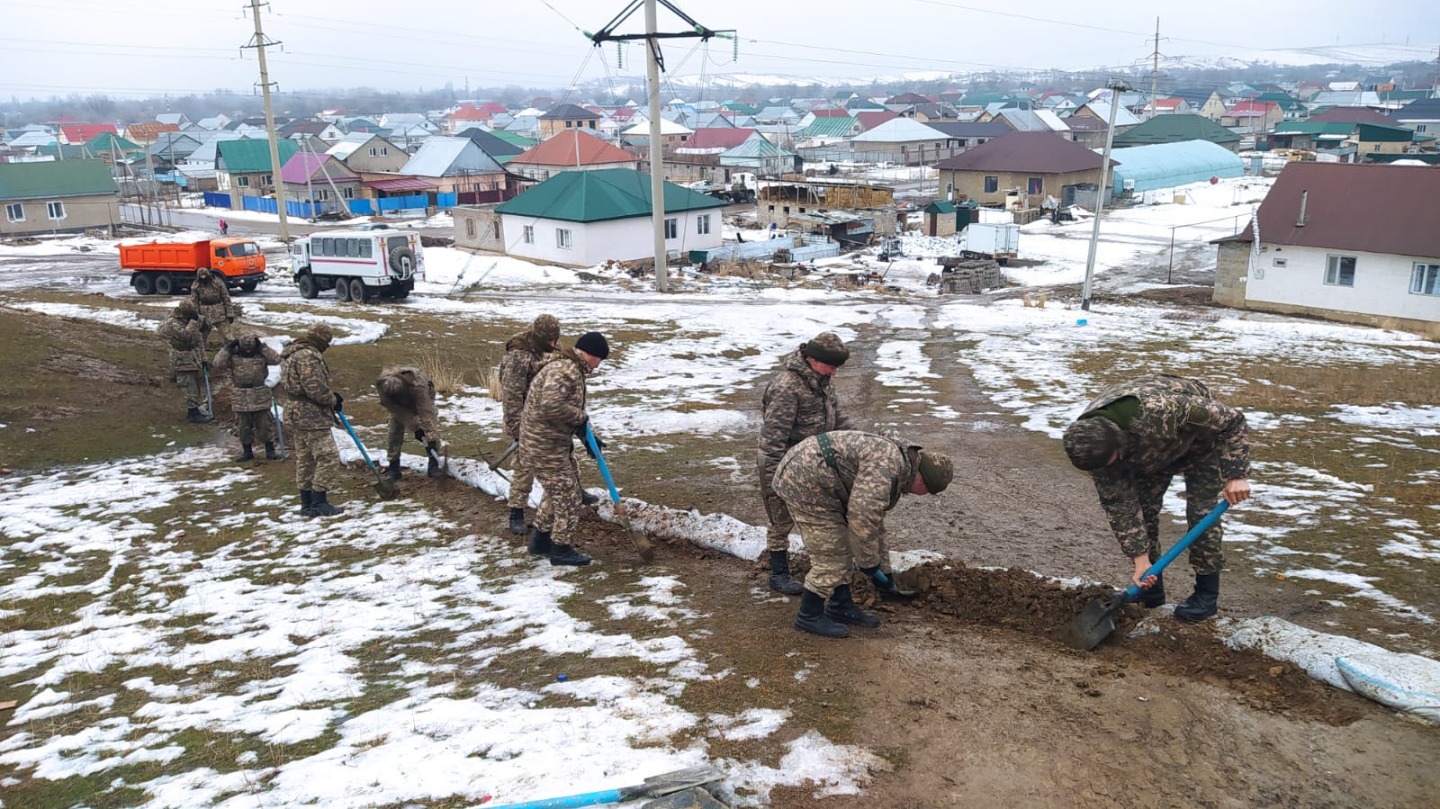 Спасатели воинской части 28237 спешат на помощь