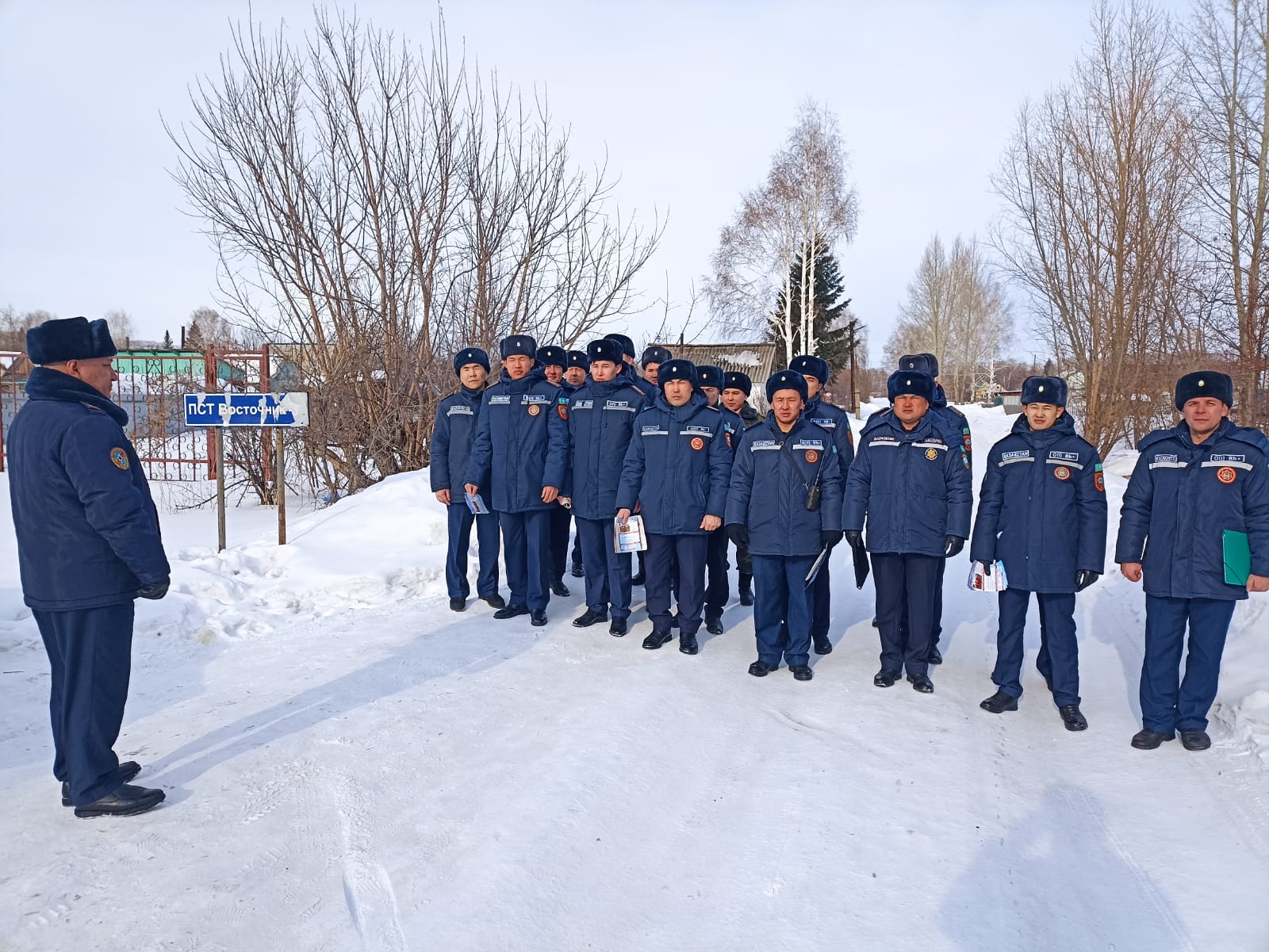 Расчищают дорогу для скорой. Учения чс-1 на быстринский. Мчс усть каменогорск. Логотип тжм рк. Дчс вко усть каменогорск отмена занятий.