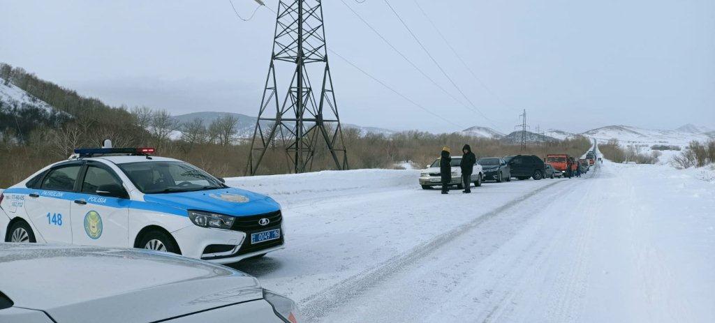 Шығыс Қазақстанда көшкін қаупі бар жағдайға байланысты "Қазселденқорғау" ШҚ филиалы мен ШҚО ТЖД мамандары көшкіндердің алдын алу шараларын жүргізуде