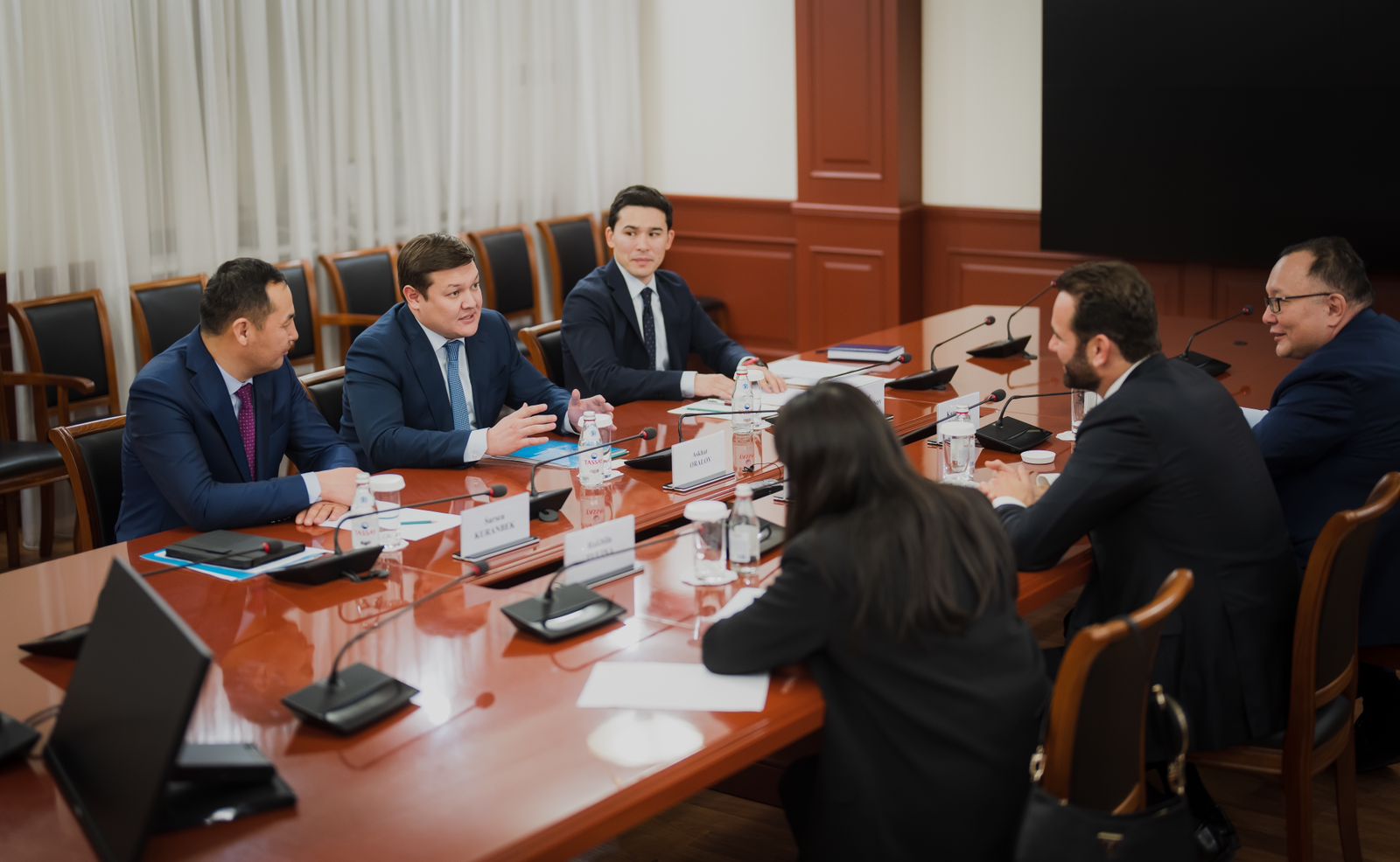 Министр Асхат Оралов обсудил с гендиректором международной  федерации дзюдо проведение в Казахстане двух крупных турниров