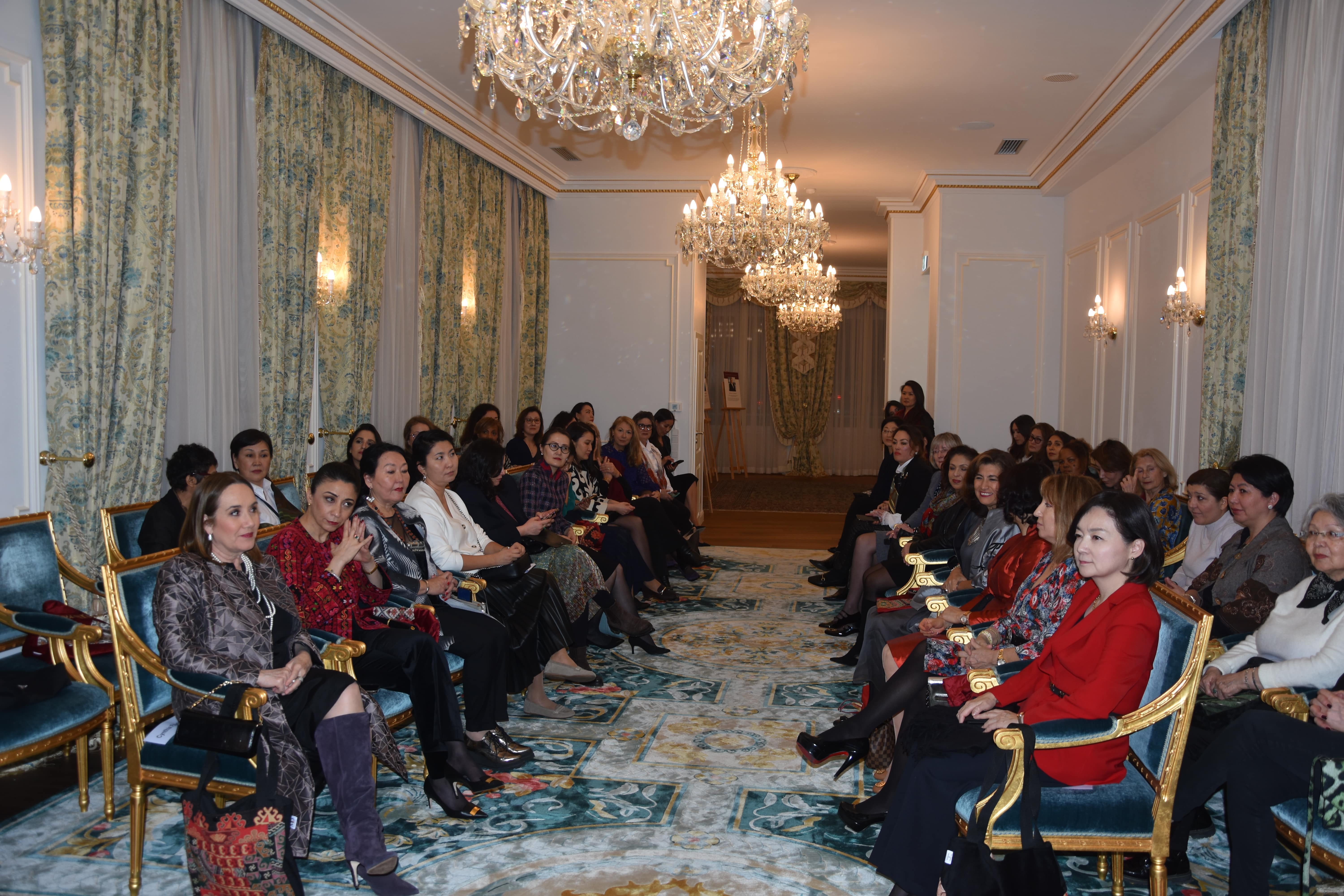 Деловые женщины Казахстана презентовали казахскую культуру в Париже