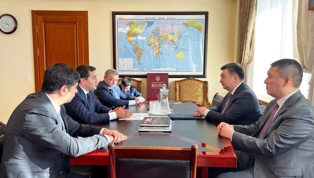 Министр Дархан Қыдырәлі Әзербайжан Республикасы Президентінің көмекшісі – Президенті Әкімшілігінің Сыртқы саясат бөлімінің басшысы Хикмет Гаджиевпен кездесті
