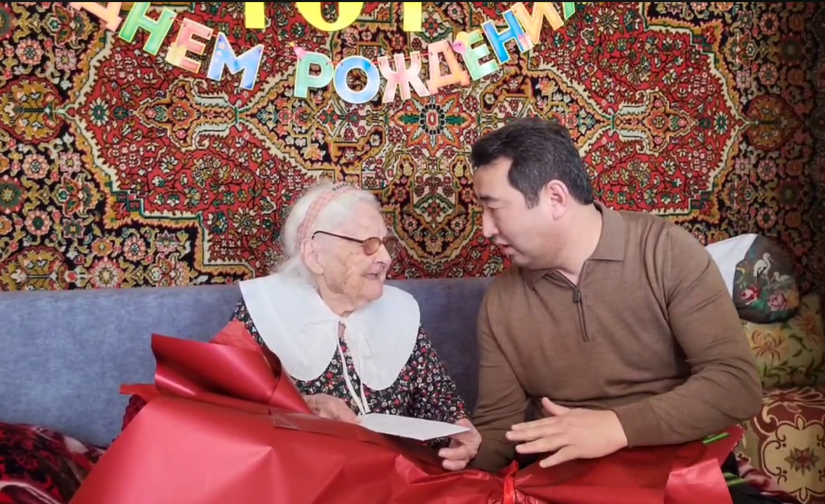 СҚО 101 жастағы ардагерді мерекемен құттықтады