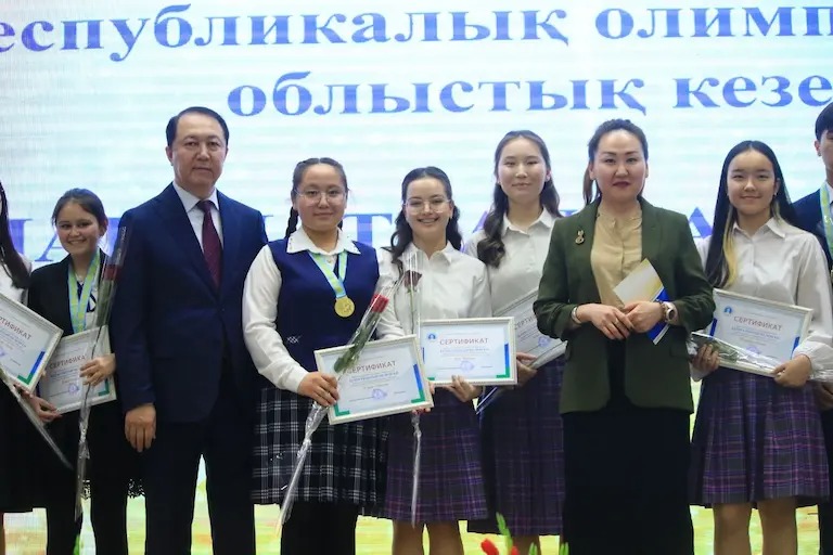 В Кызылорде победителям предметной олимпиады вручены 14 грантов