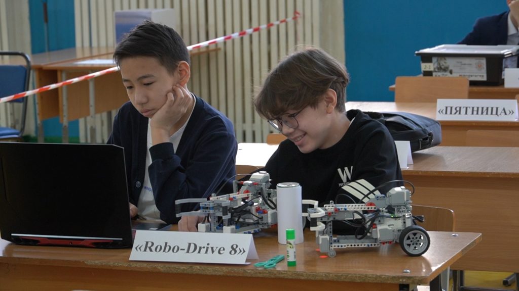 Ұсқынсыз порно Никки Минадж порно фильмде ойнады