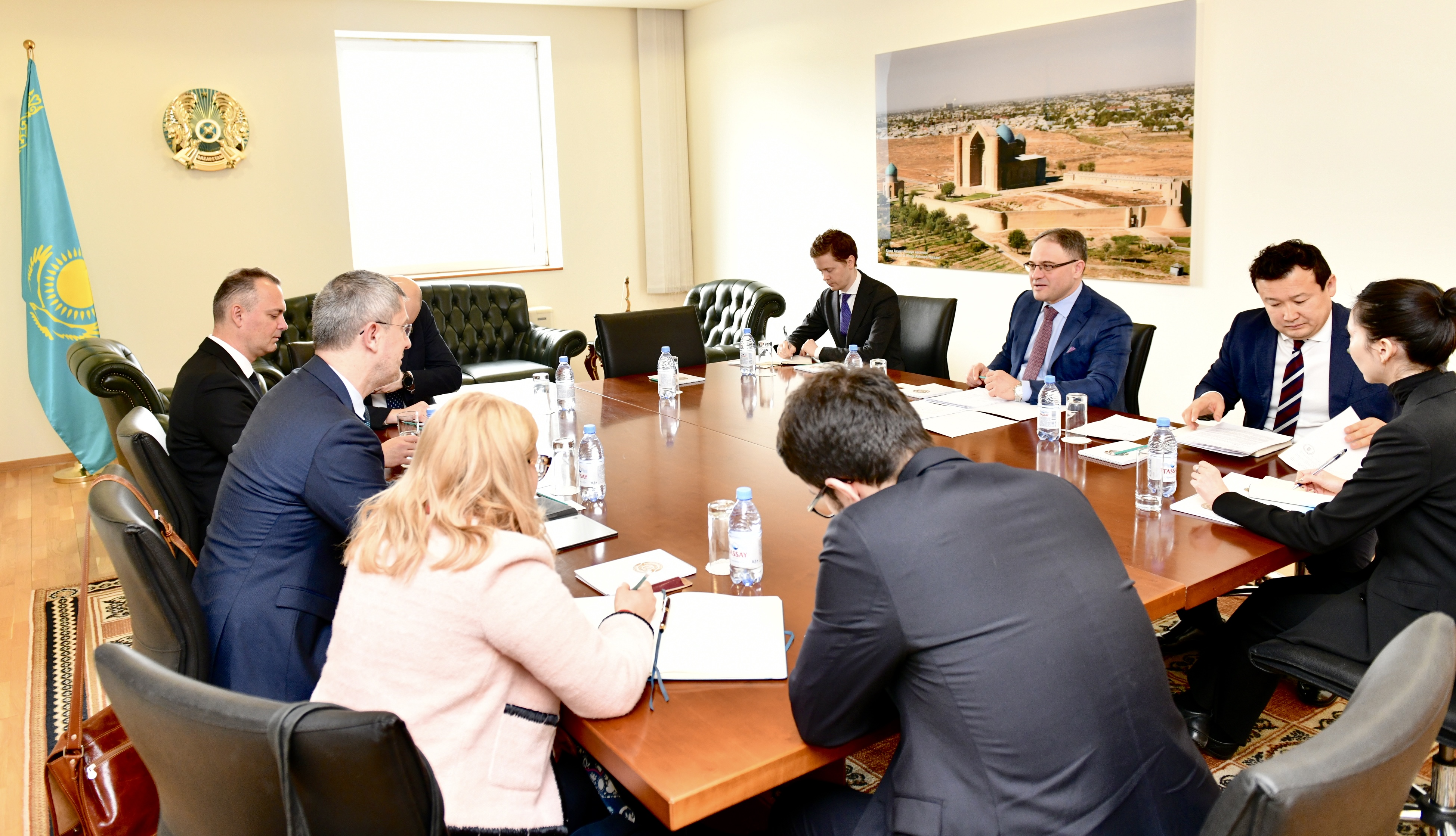 ҚР Сыртқы істер министрлігінде ЕҚЫҰ Парламенттік Ассамблеясындағы Румыния парламентарийлерінің делегациясы қабылданды