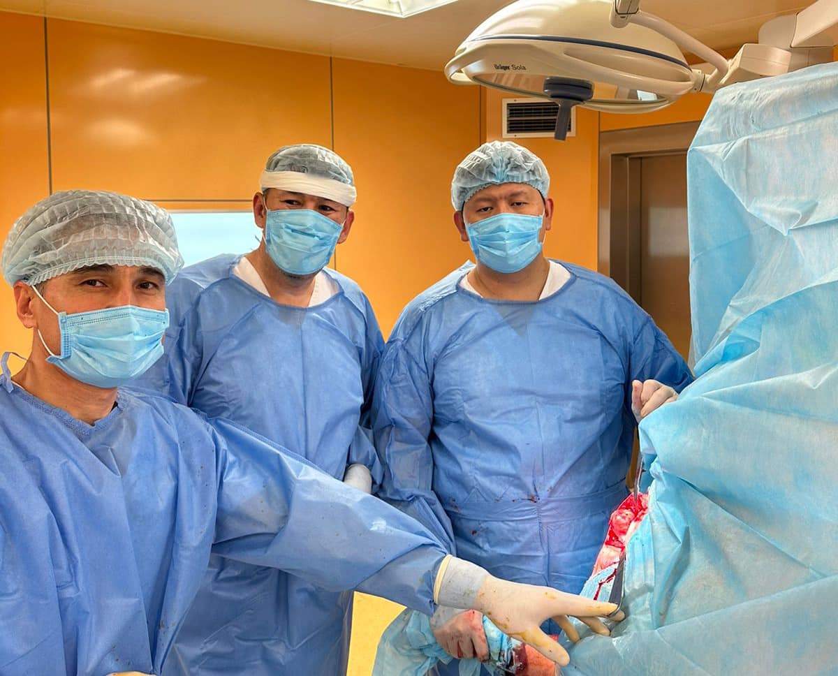 ҚЖШККА травматологтары науқасты мүгедектіктен аман алып қалды