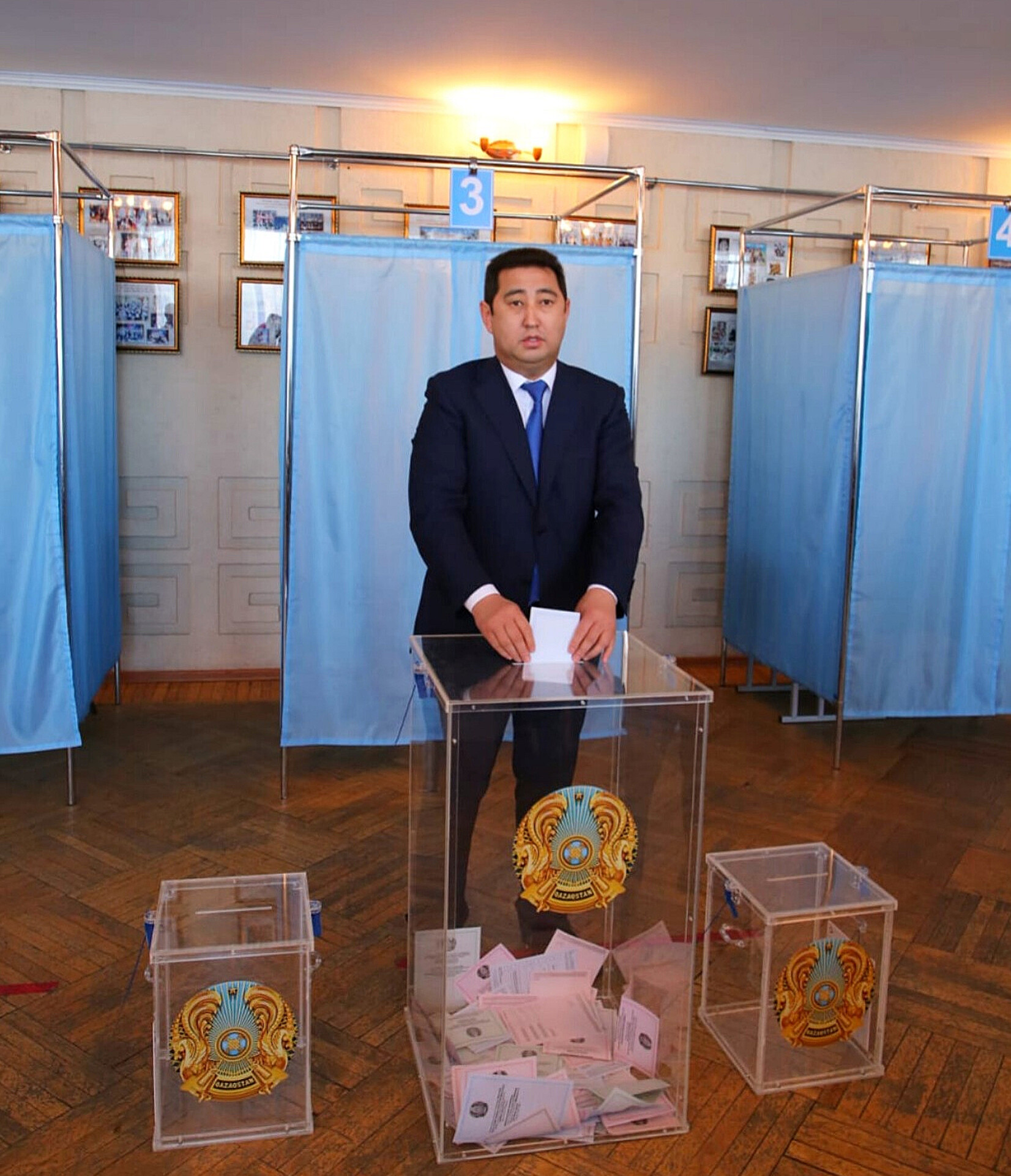 Аким СКО Айдарбек Сапаров проголосовал на выборах