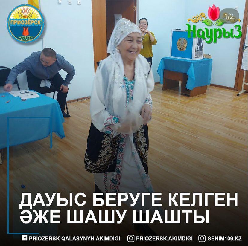 На избирательный участок №259, расположенный в Приозерске, пришла голосовать бабушка Улболсын.