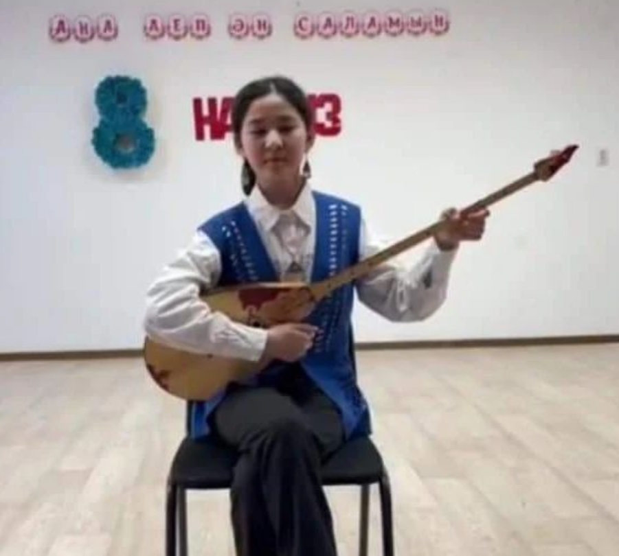 В связи с КГУ «Школа искусств имени Болата Хамзина отдела образования Джангельдинского района»  в онлайн формате проведен районный конкурс домбристов «Күмбірле көнедомбыра»