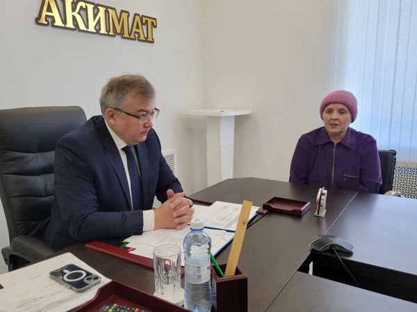 Сегодня аким района Е.Баяхметов провел прием по личным вопросам