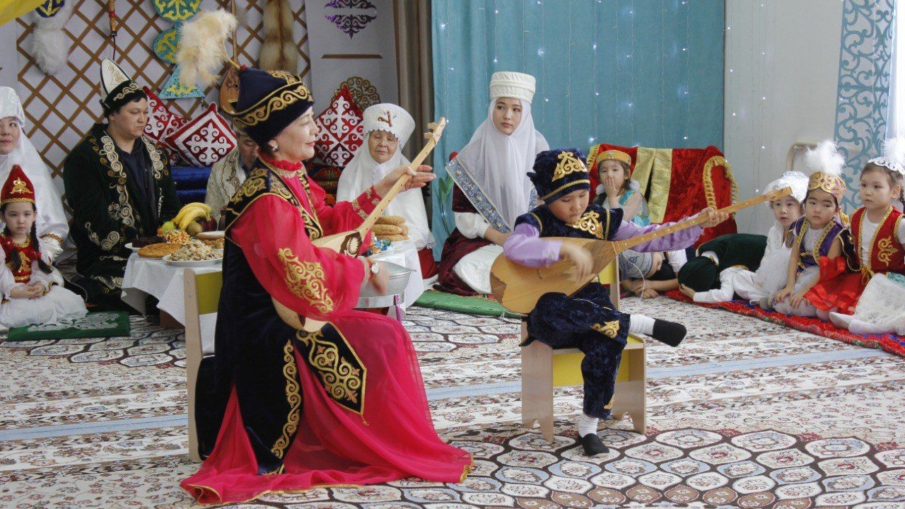 Орыс балапандарының еркектердің порнографиясының X видеосы