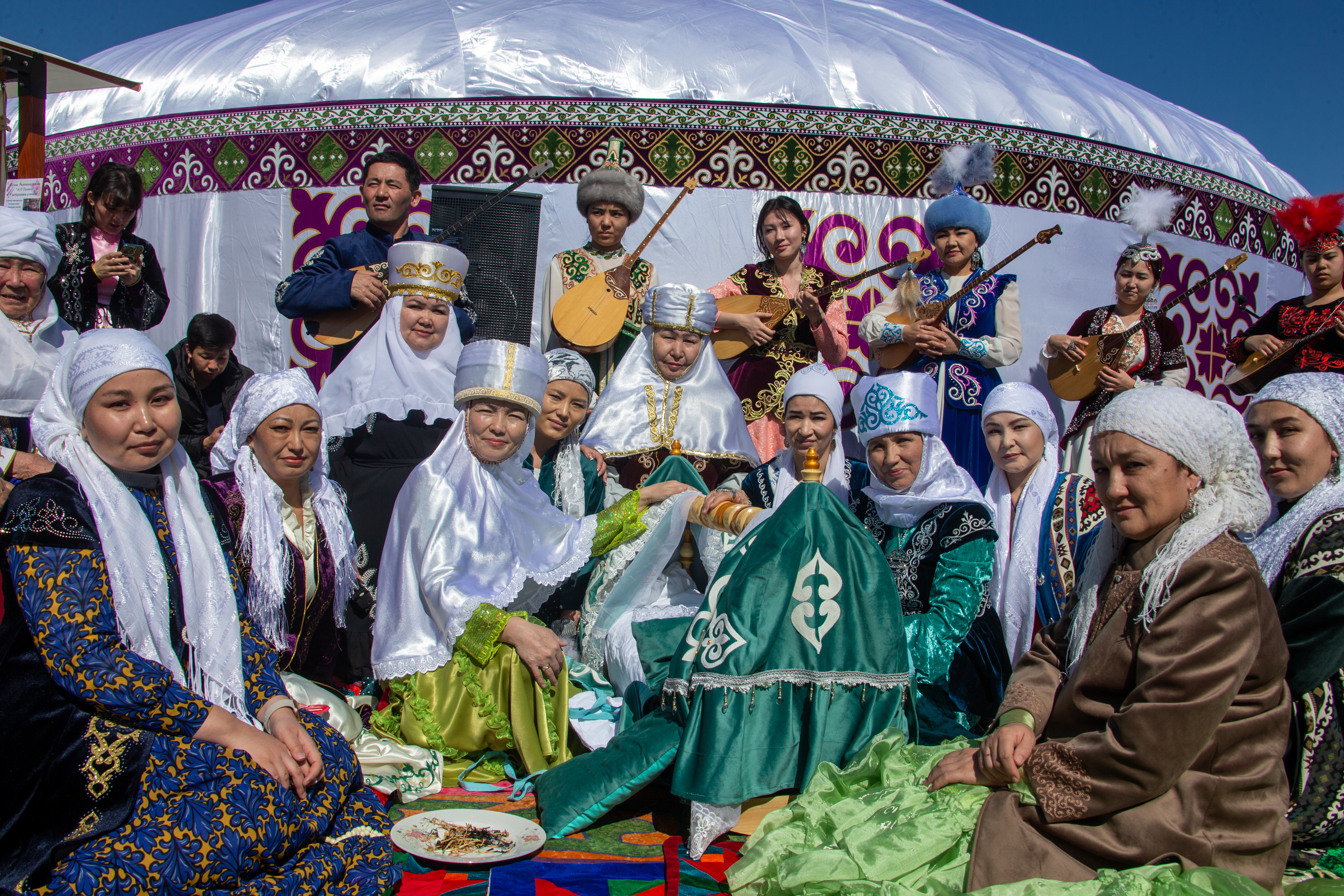 Страны отмечающие наурыз. Традиции Казахстана. Празднование Наурыза. Наурыз коже. Навруз в Казахстане.