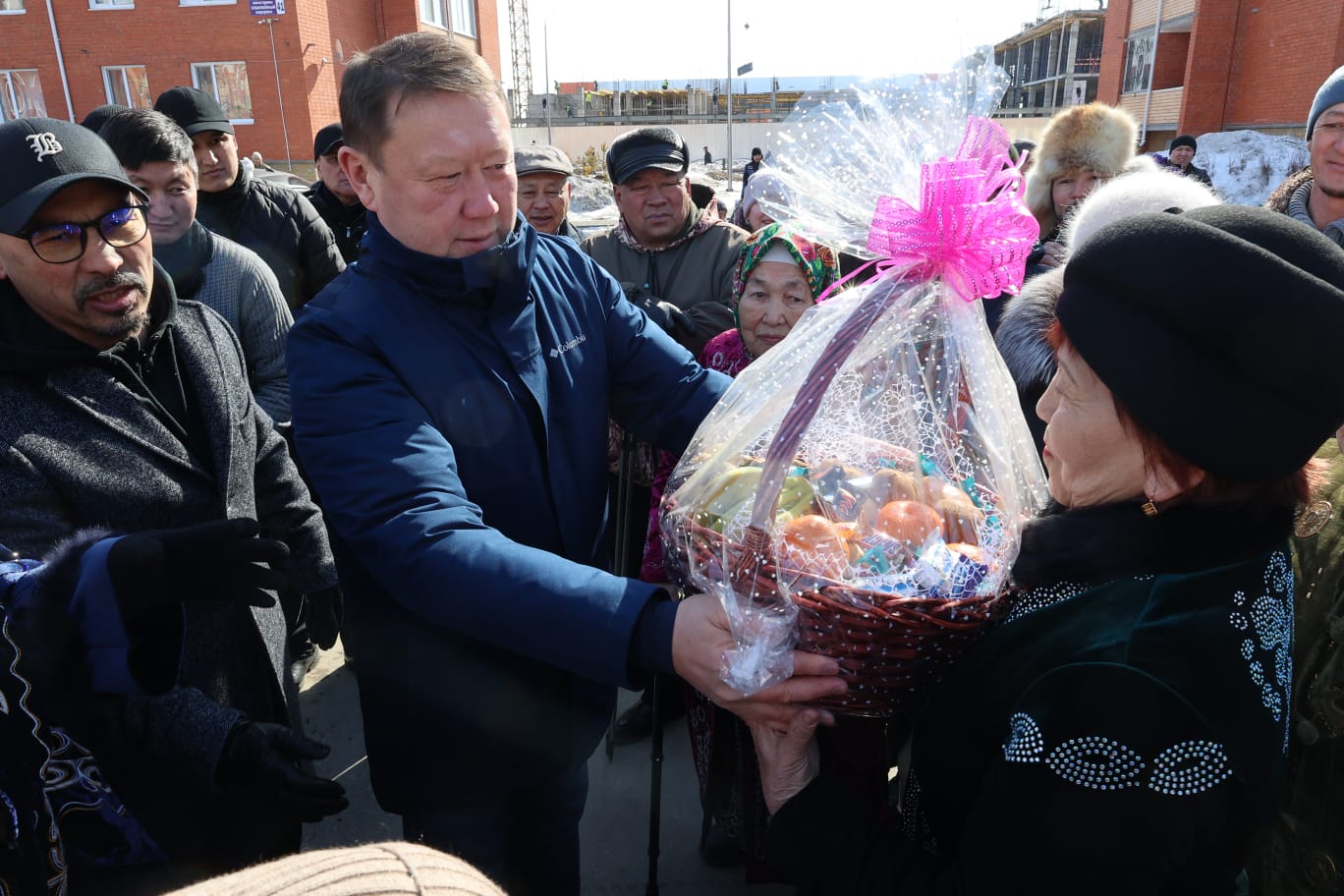 Қостанай облысының әкімі Құмар Ақсақалов Наурыз тойлап жатқан қалалықтарды құттықтады.