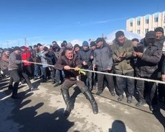 Сегодня в селе Караул районного центра в канун празднования Великого дня улуса прошел конкурс по национальным спортивным играм.