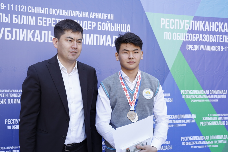 Күйеуі мен оның досы мас әйелін сиқырлайды. орыстар.