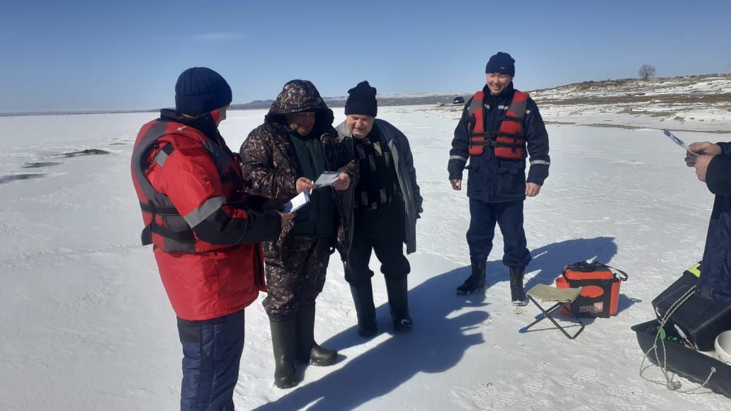 Көктемгі мұз өте қауіпті екендігін ШҚО ТЖД құтқарушылары ескертеді