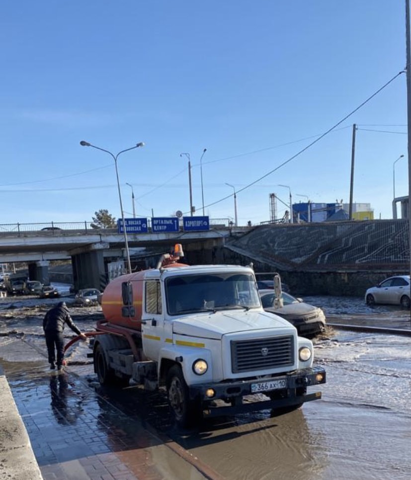 Абай даңғылында орналасқан жол өтпесі су астында қалды