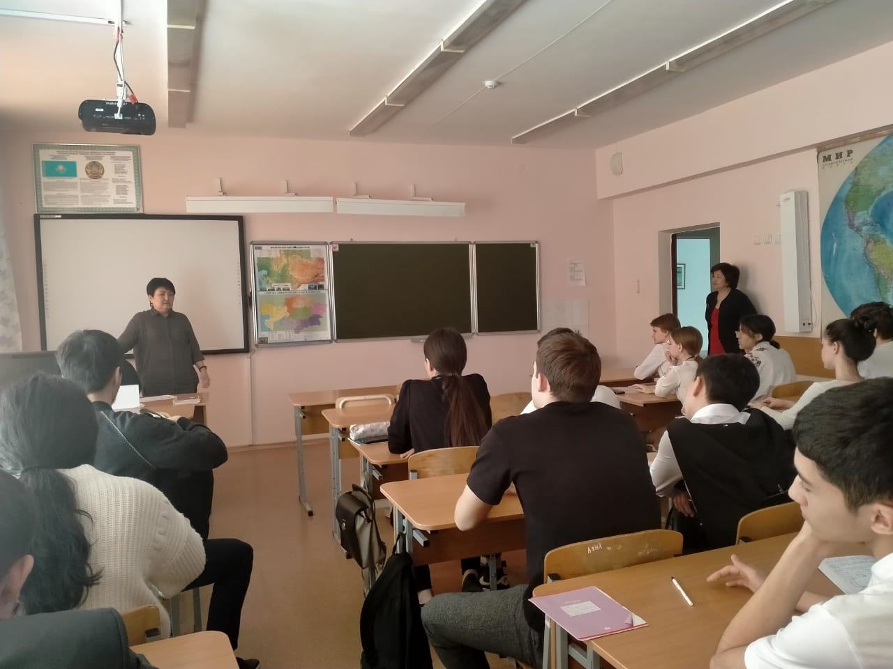 Мамандыққа қызығушылық арттыру үшін жоғарғы сынып оқушылары арасында үгіт-насихат жұмыстарын жүргізу