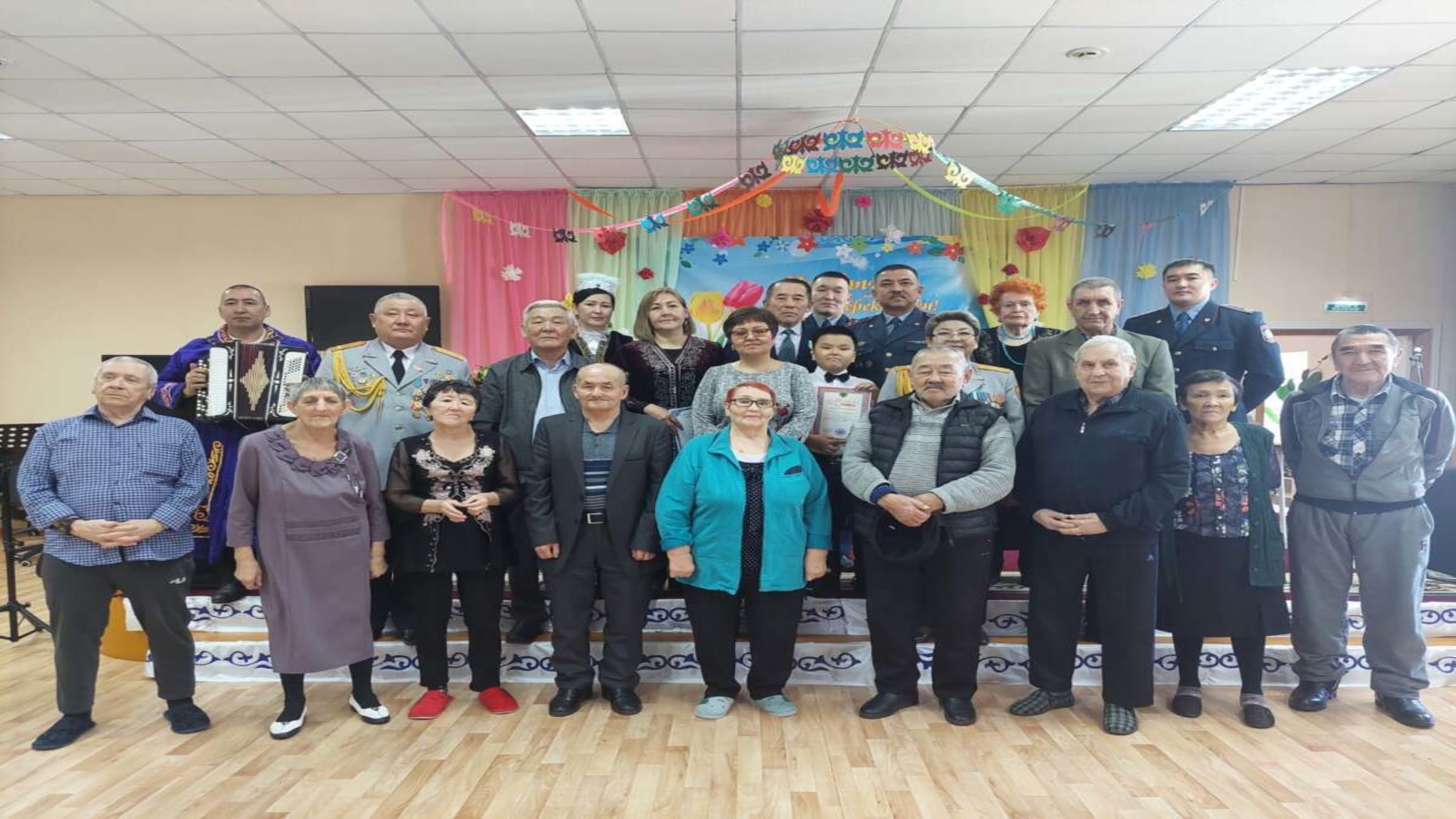 Сотрудники УИС, ветераны и школьники посетили Дом престарелых в Усть-Каменогорске