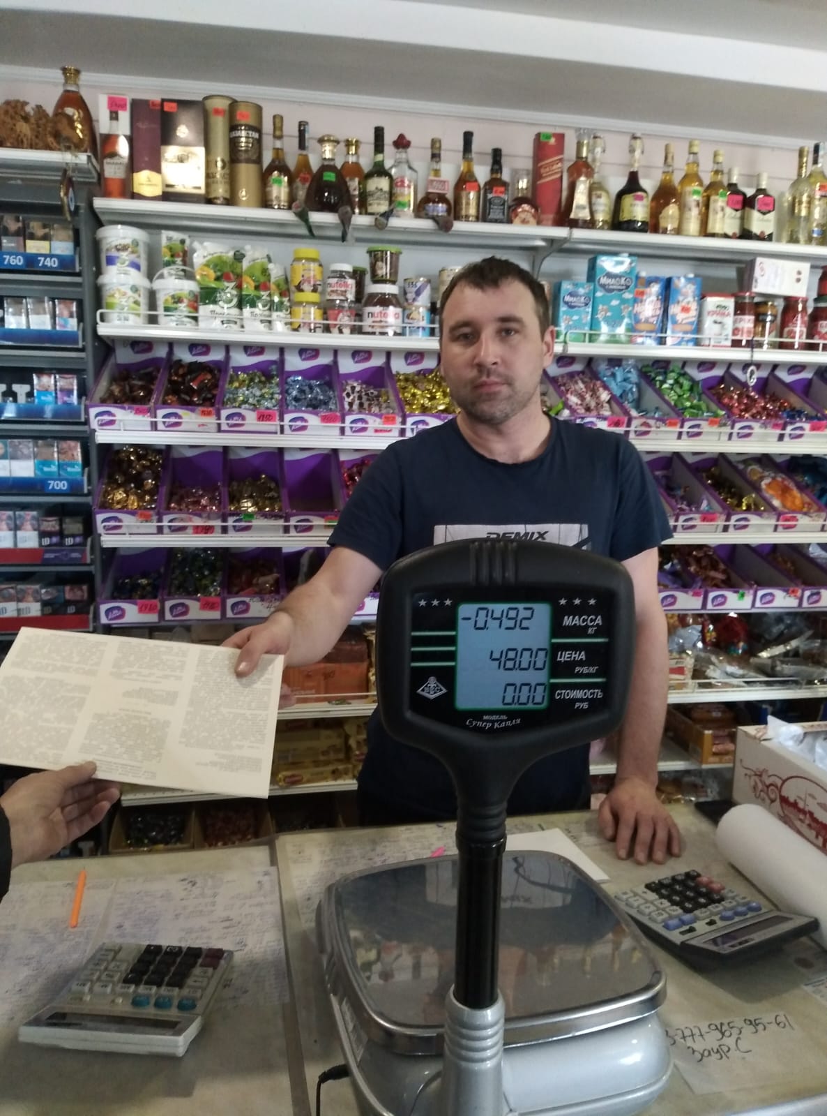 Cпециалисты аппарата акима Петропавловского сельского округа Бородулихинского района провели мониторинг магазинов