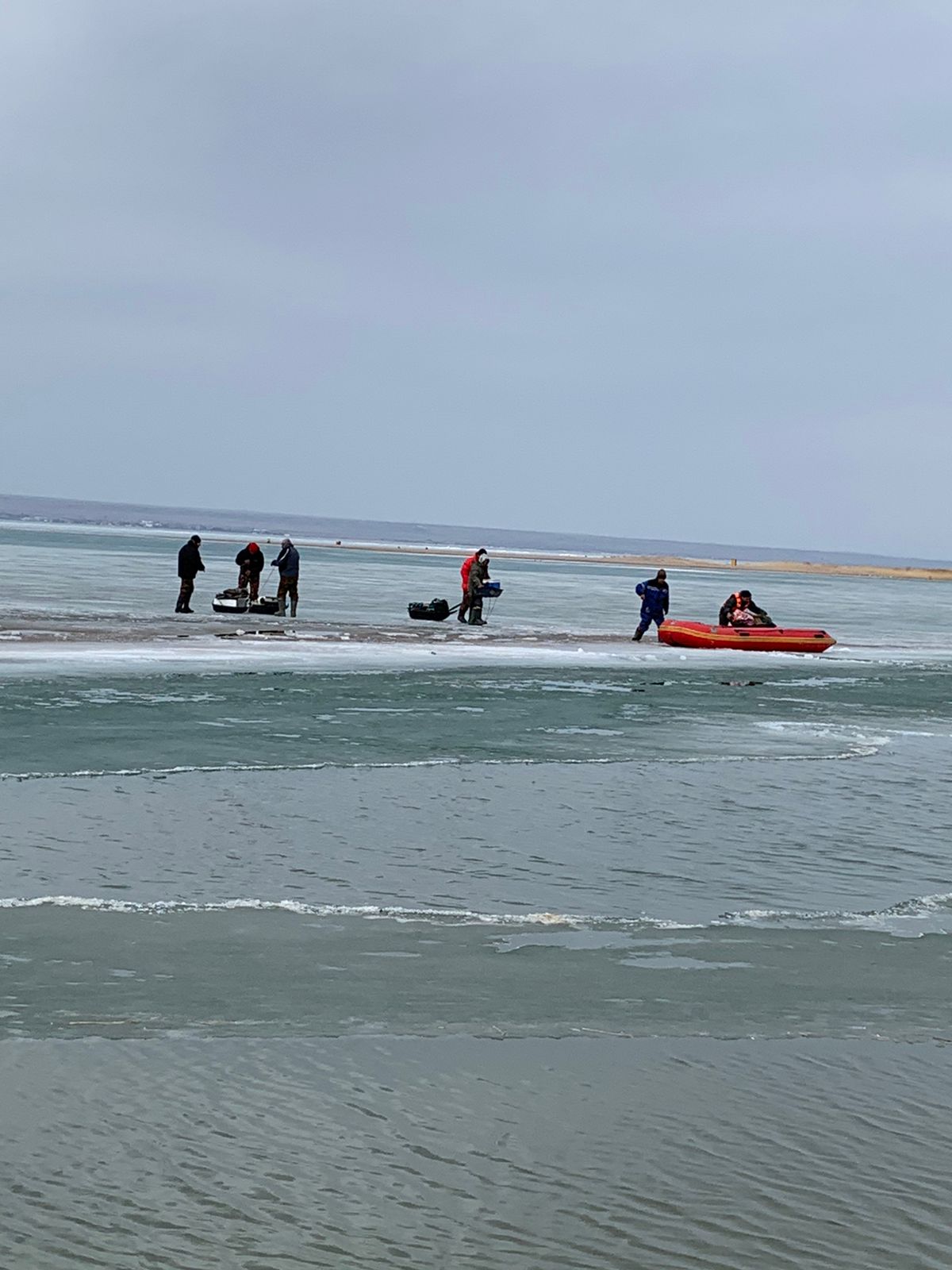 Қапшағай су қоймасында 12 балықшы құтқарылды