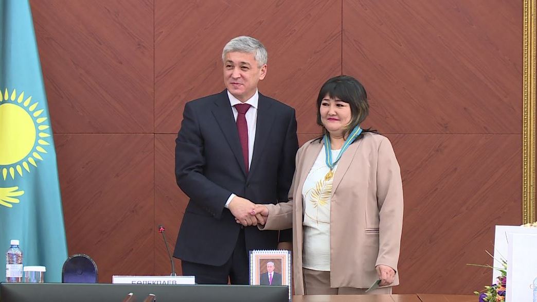 Қарағанды облысының әкімі нәзік жандыларды 8 Наурыз мерекесімен құттықтады