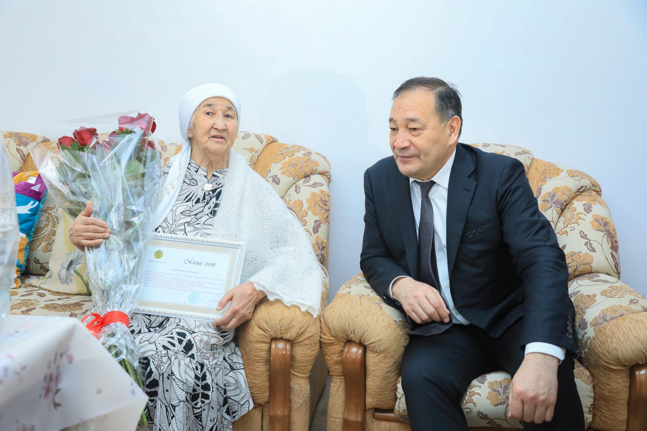 Ералы Тоғжанов ардагер әйелдерді 8 наурыз мерекесімен құттықтады