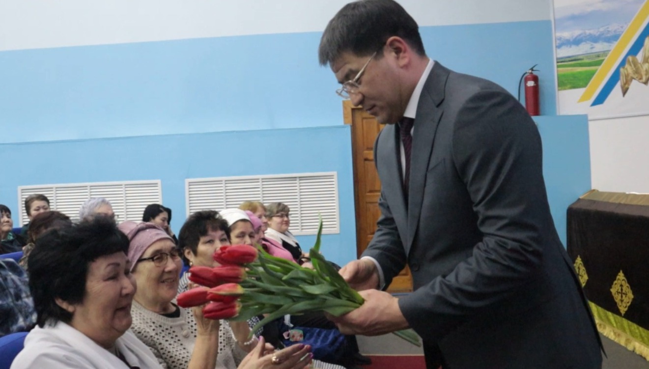 В районном Доме культуры состоялся торжественный концерт посвящены международному женскому дню 8 марта.