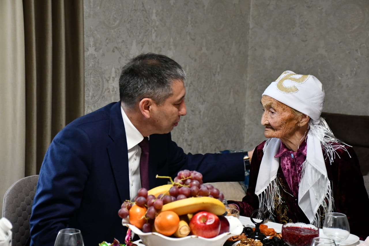 Қисық қыздардың суреттері Орысша онлайн порно: машинада минет