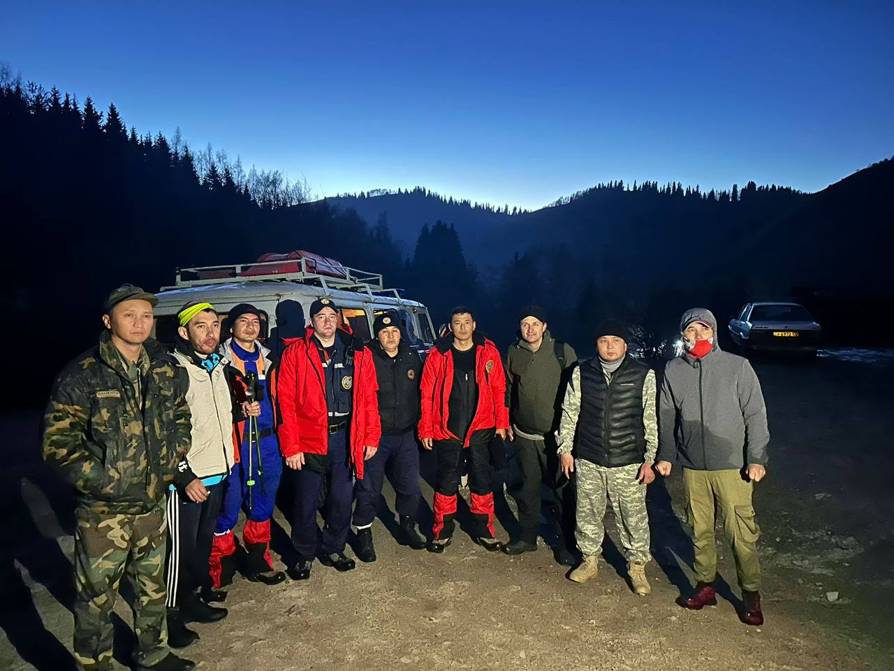 Спасатели Алматы спасли троих туристов в горах