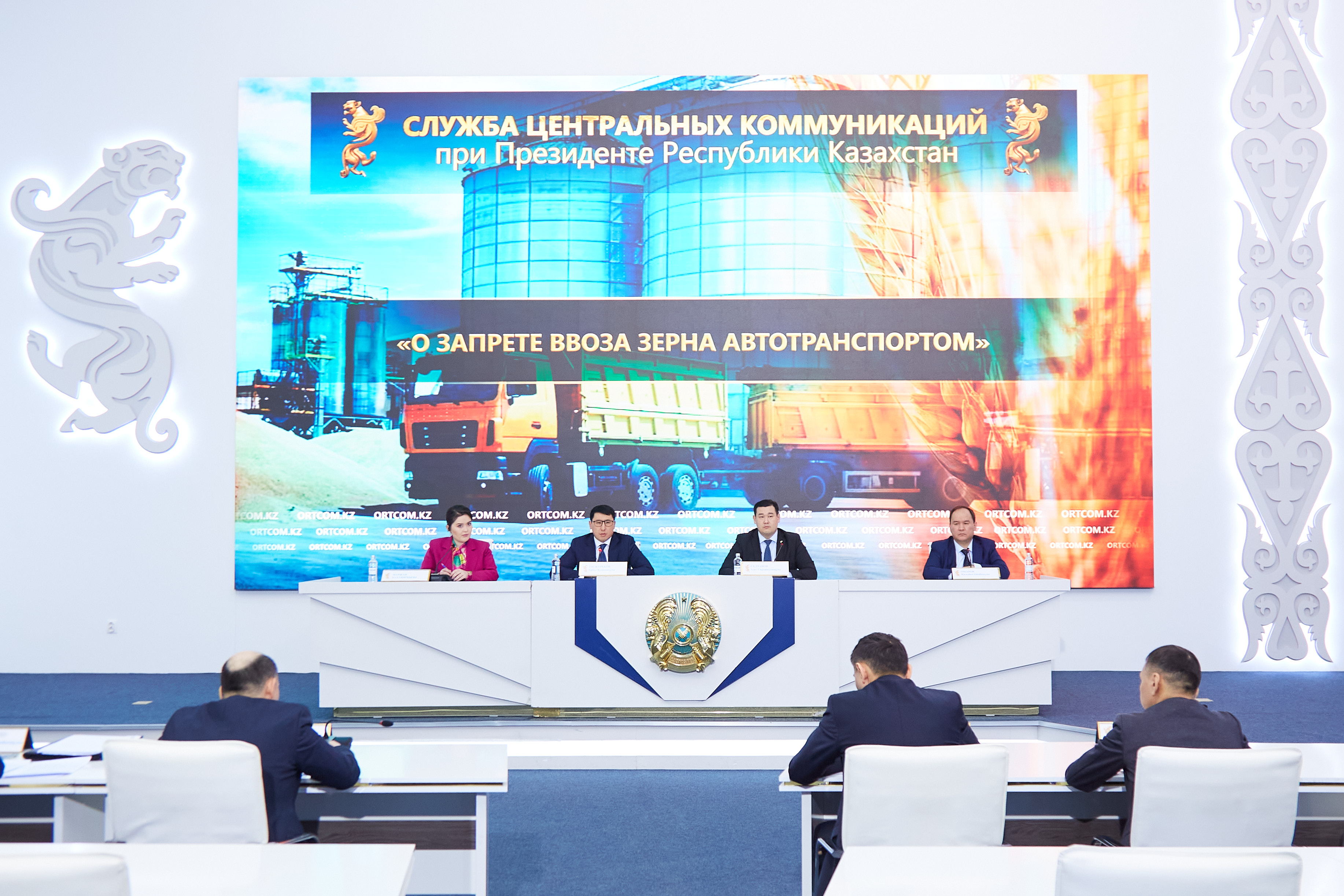 МСХ на полгода ввел запрет на ввоз пшеницы в Казахстан автотранспортом