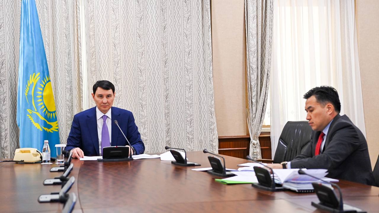 Ерулан Жамаубаев провел совещание по вопросам противодействия кредитному мошенничеству