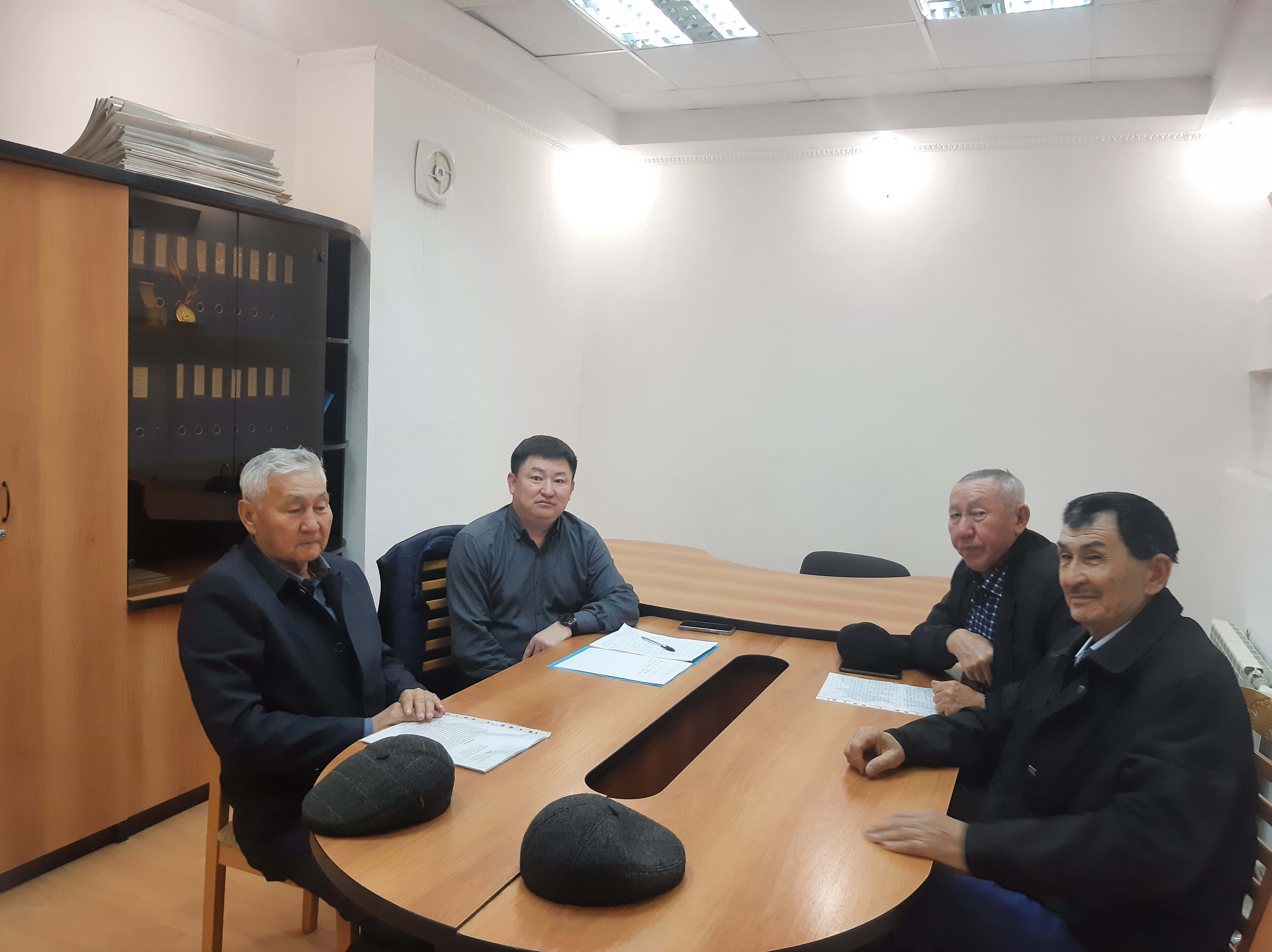 Мерседес стенд депутаты