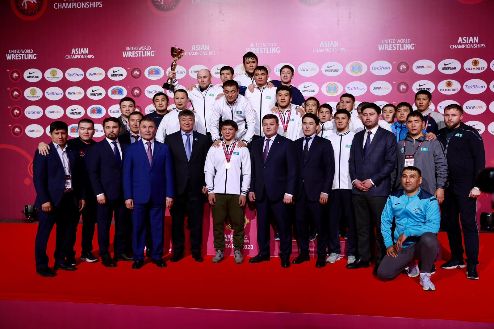 Сборная Казахстана завершила чемпионат Азии в Астане с 7 золотыми медалями. Асхат Оралов поблагодарил участников турнира
