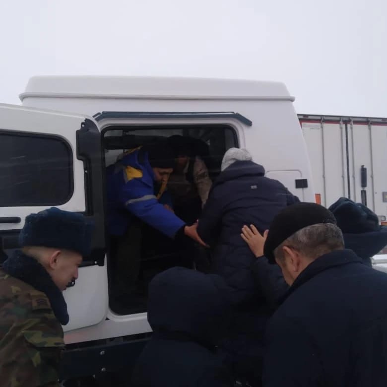 За сутки на автодорогах Актюбинской области спасено 23 человека
