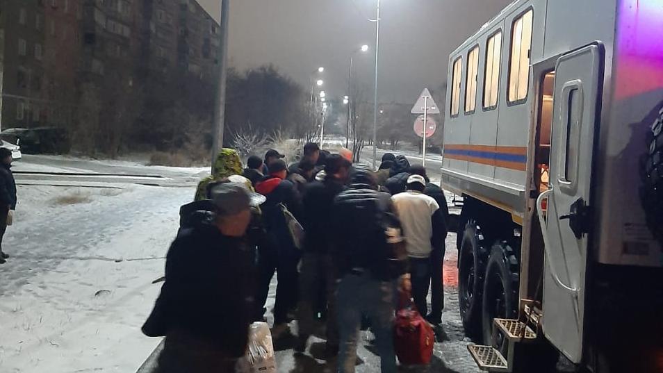 Более 60 человек эвакуировали спасатели с трасс Карагандинской области
