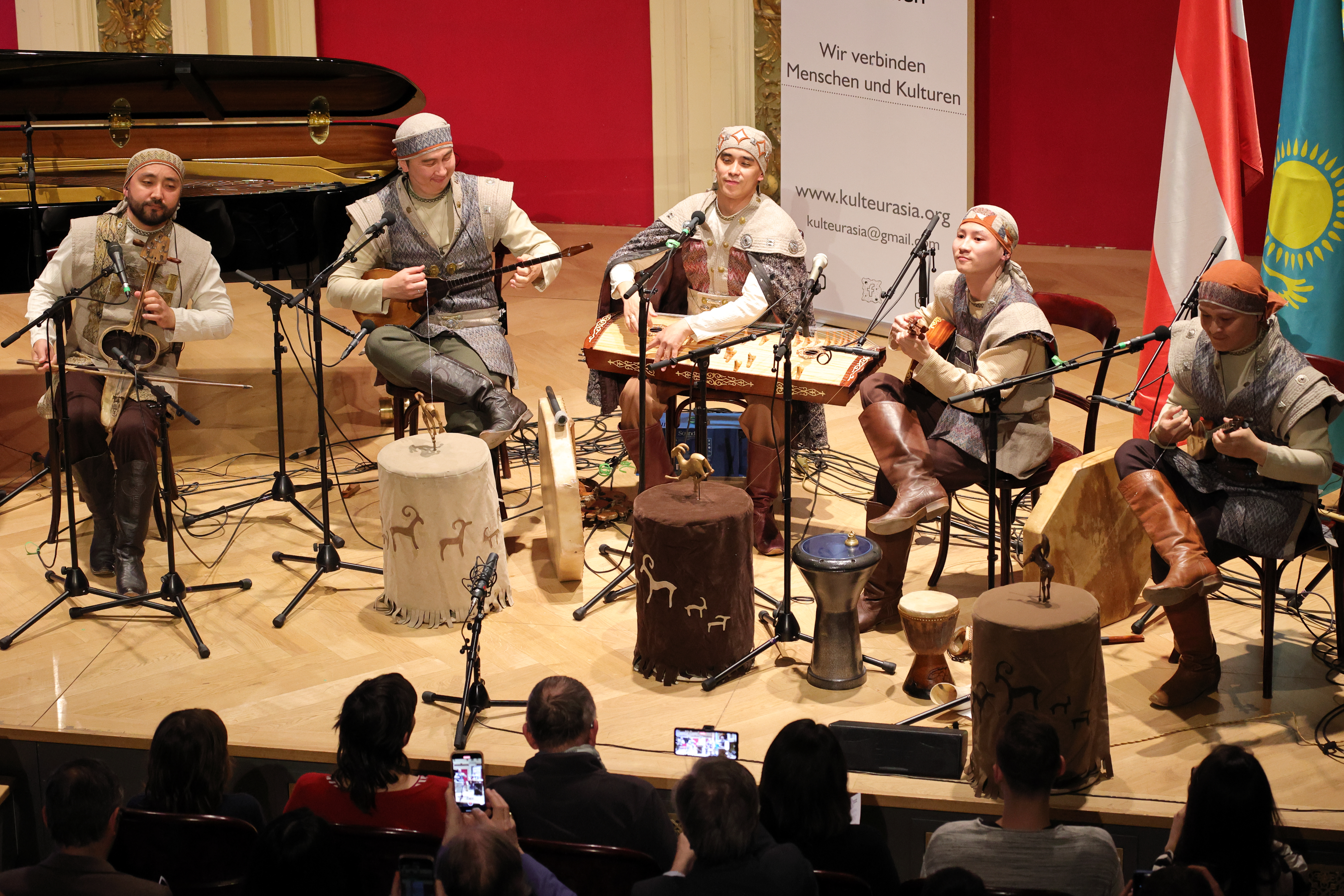 Қазақстандық музыканттарды Аустрияның астанасы үлкен ықыласпен қарсы алды