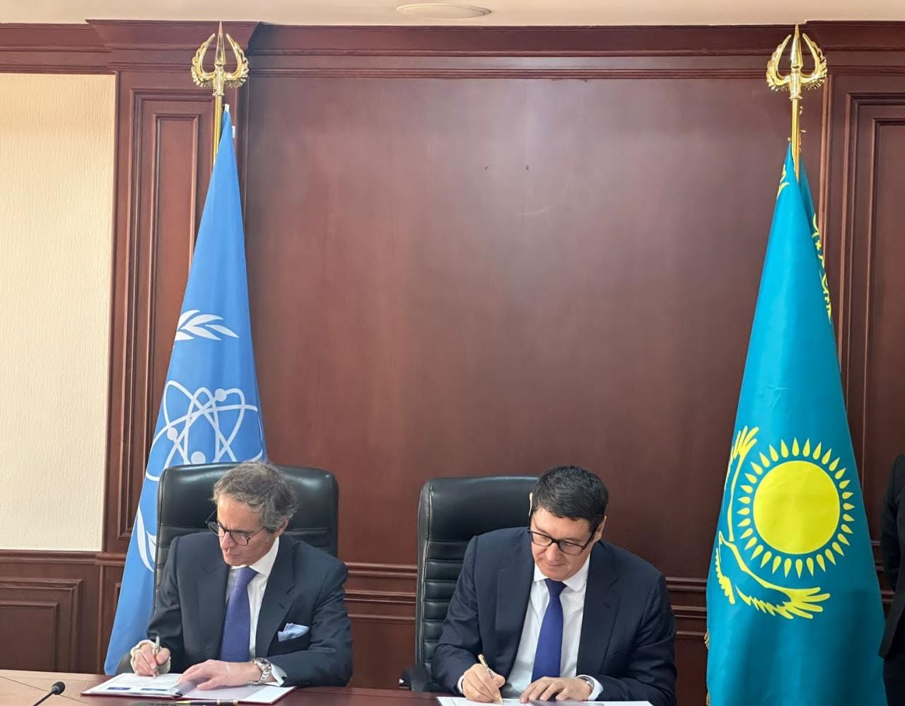 Министр энергетики РК и Генеральный директор МАГАТЭ в Астане подписали Страновую рамочную программу (Country Programme Framework)