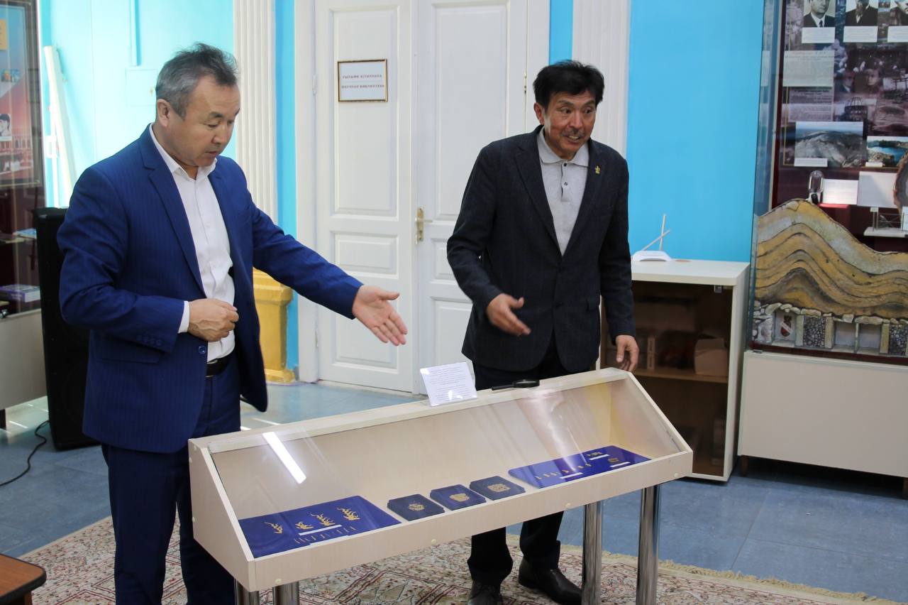 Абай облысынан табылған алтын бұйымдар өлкетану музейіне тапсырылды