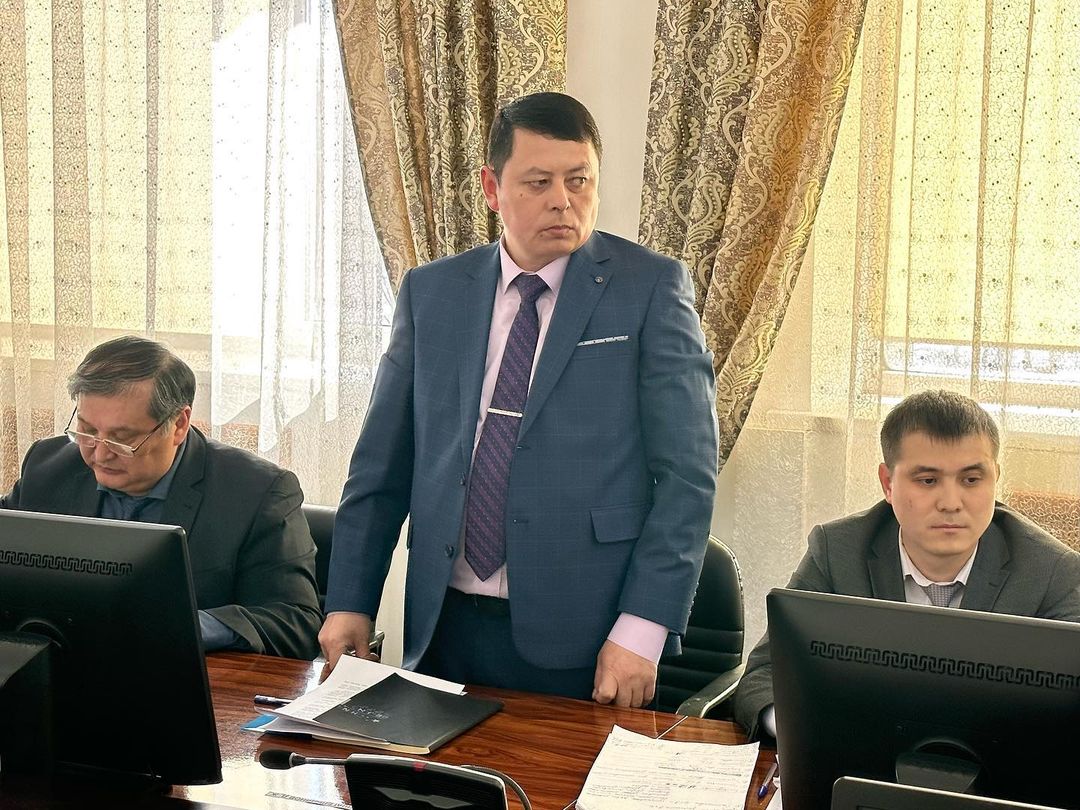 Аким города провел совещание с участием акимов сельских округов и руководителей государственных органов