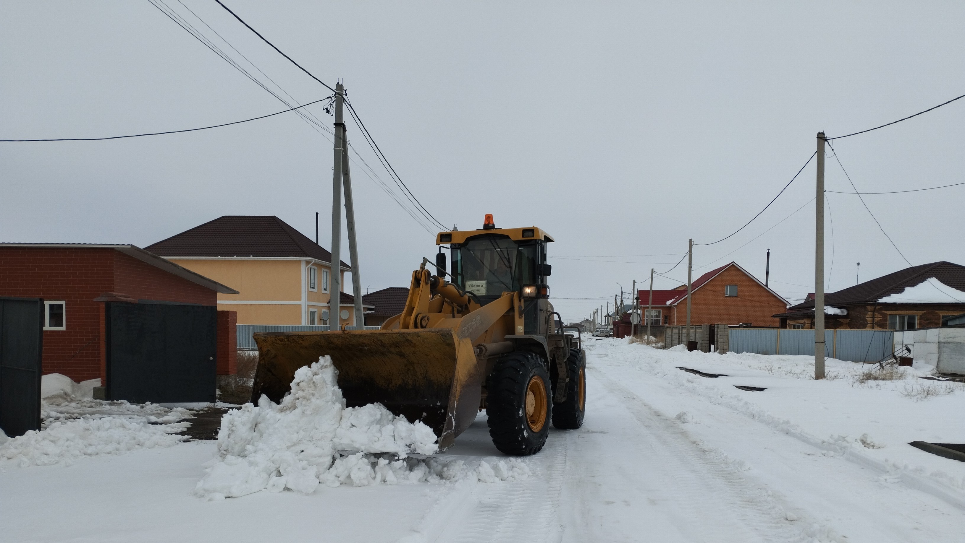 Более 7000 кубометров снега вывезли за сутки в ряде регионов Акмолинской области