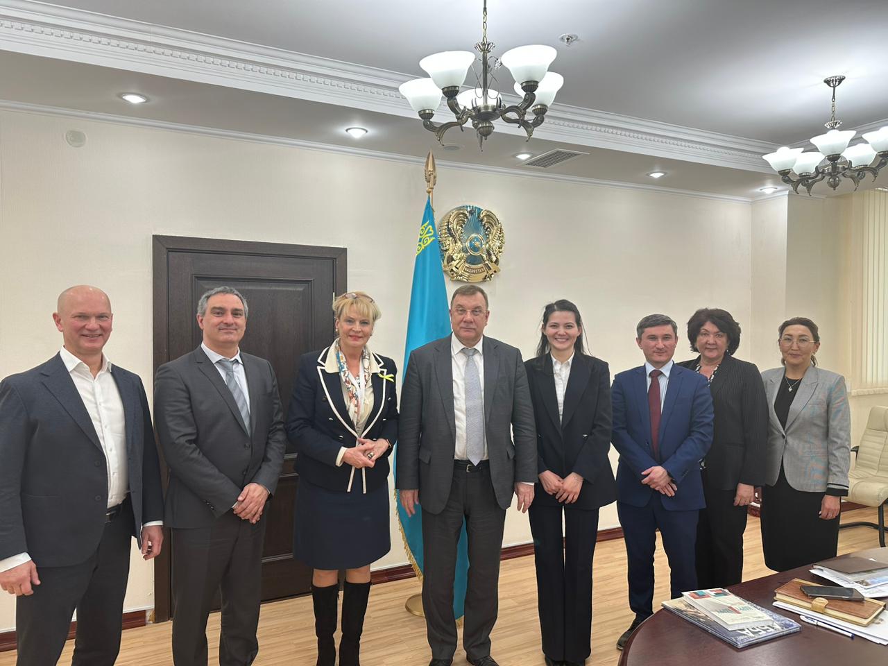 В. ДУДНИК ШЕТЕЛДІК КОМПАНИЯЛАРДЫҢ ӨКІЛДЕРІМЕН КЕЗДЕСУЛЕР ӨТКІЗДІ