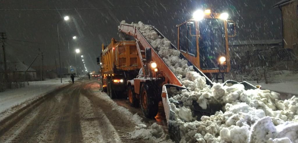 Более 2,5 тыс. грузовиков снега вывезли за ночь из столицы
