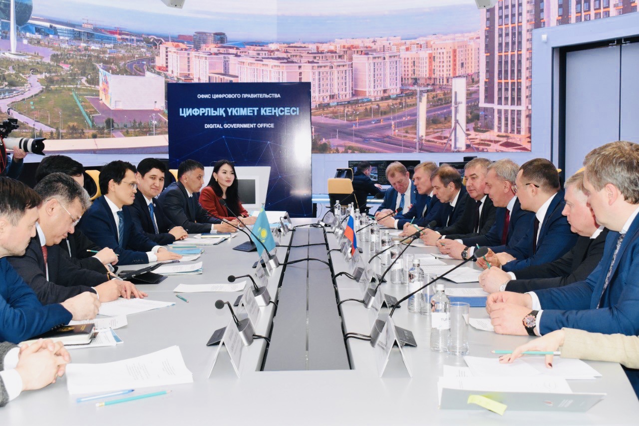 Министр цифрового развития Багдат Мусин встретился с главой «Роскосмоса» Юрием Борисовым