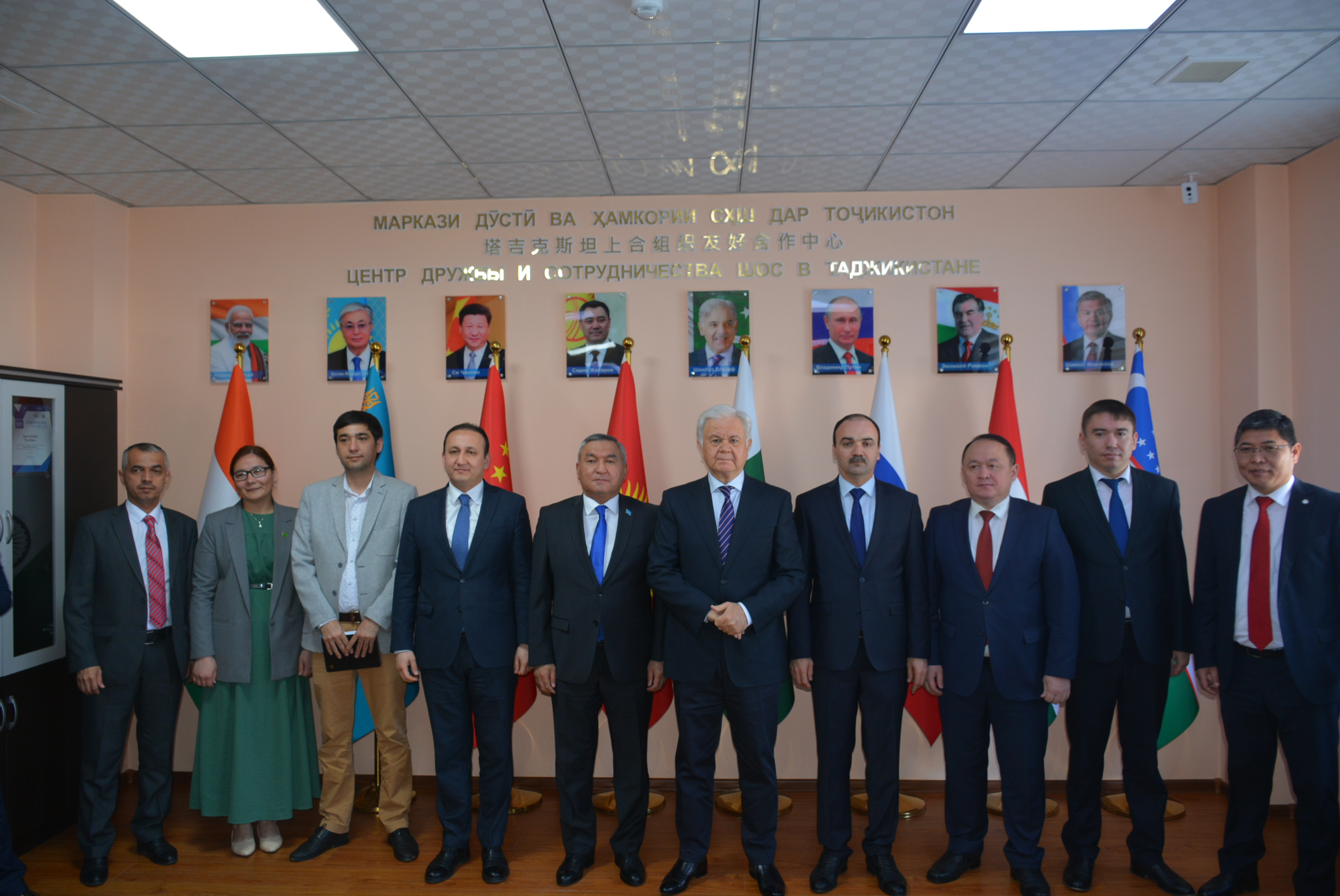 В Душанбе состоялся круглый стол  «Казахстан-Таджикистан: от крепкой дружбы к стратегическому партнерству и совместному процветанию»