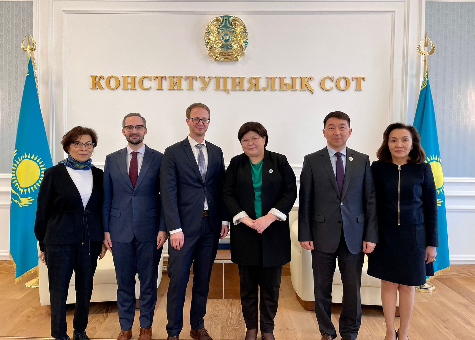 Фонд фридриха эберта в казахстане. Картинка для рабочего стола здание конституционный суд. Глава государства. Суд рк картинки. Конституция суд.