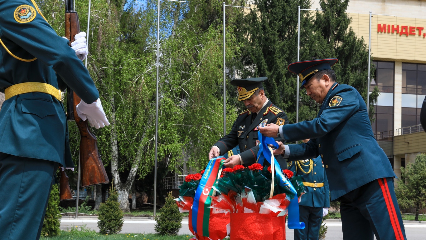 Әзербайжанның әскери делегациясы Алматыдағы жоғары әскери оқу орнында болды