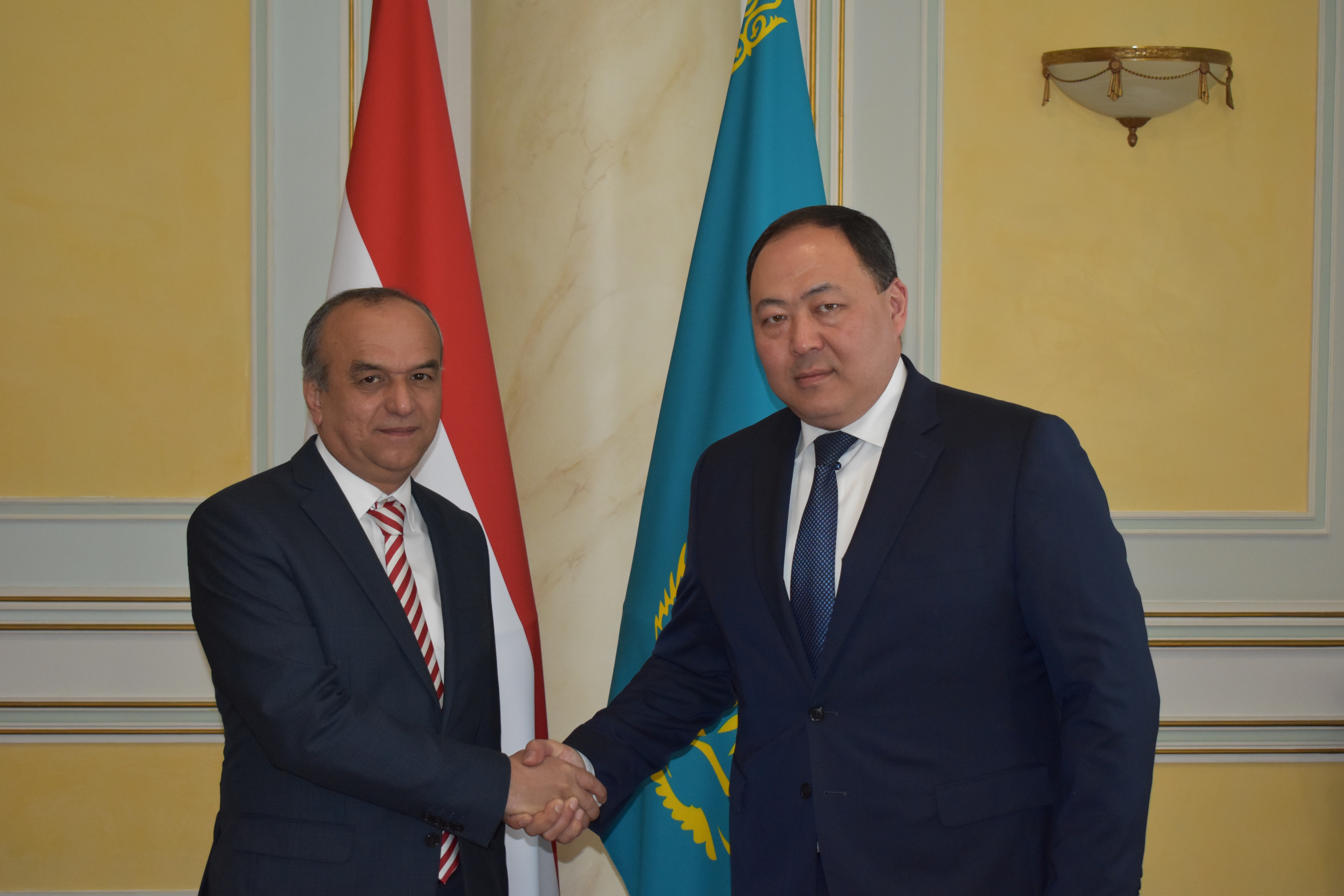 Вопросы развития двусторонних отношений обсуждены на казахстанско-таджикских политических консультациях в Астане